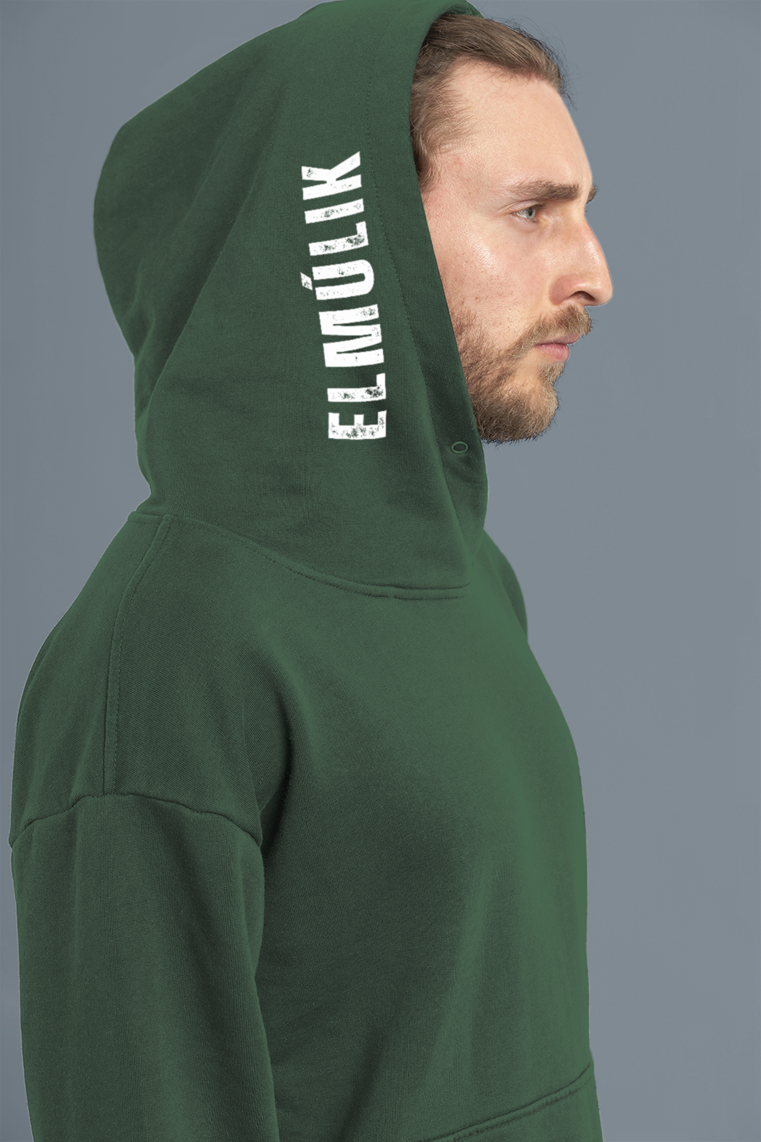 Elmúlik. Feliratos férfi pulóver és póló