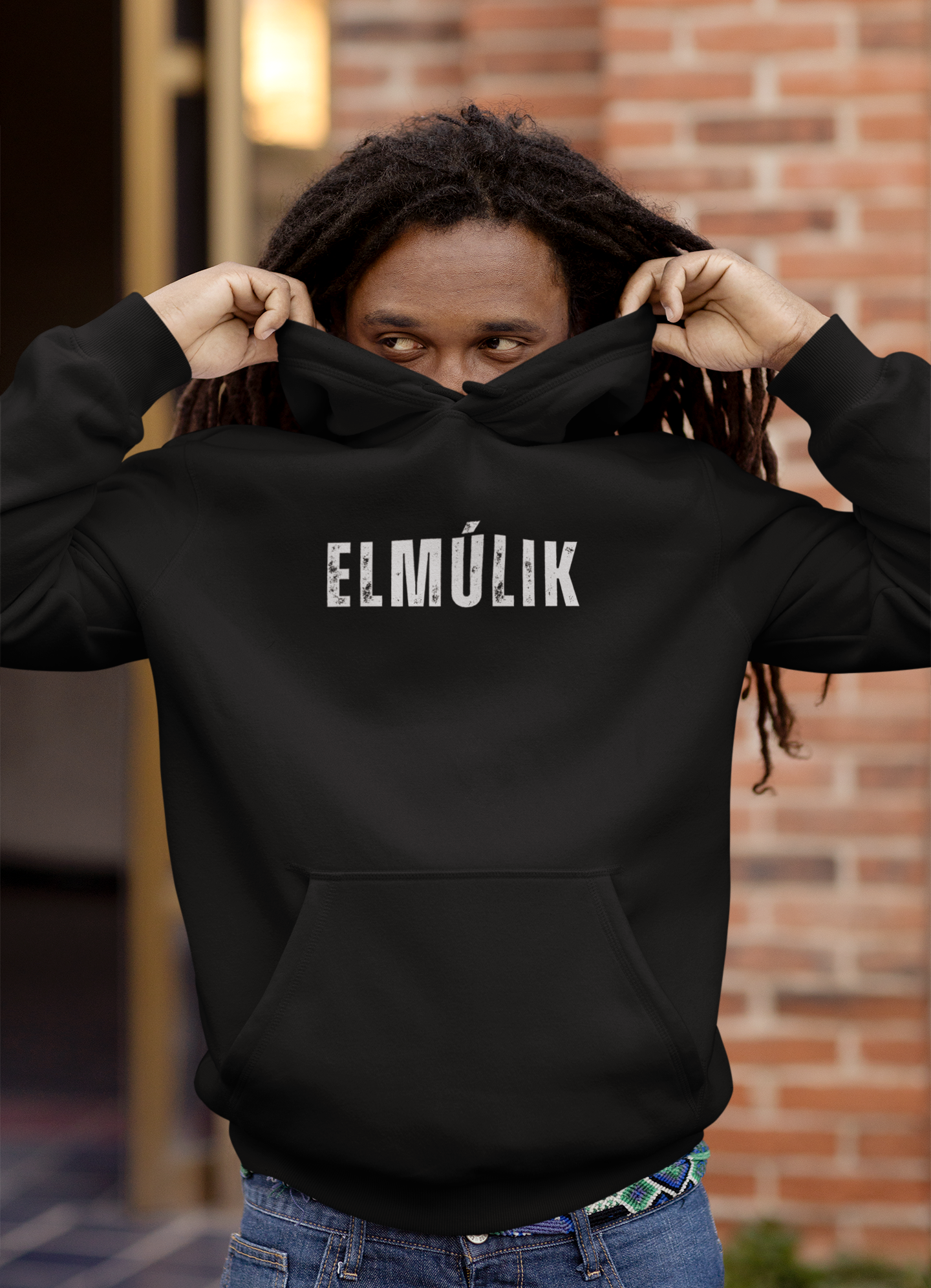 Elmúlik. Feliratos férfi pulóver és póló