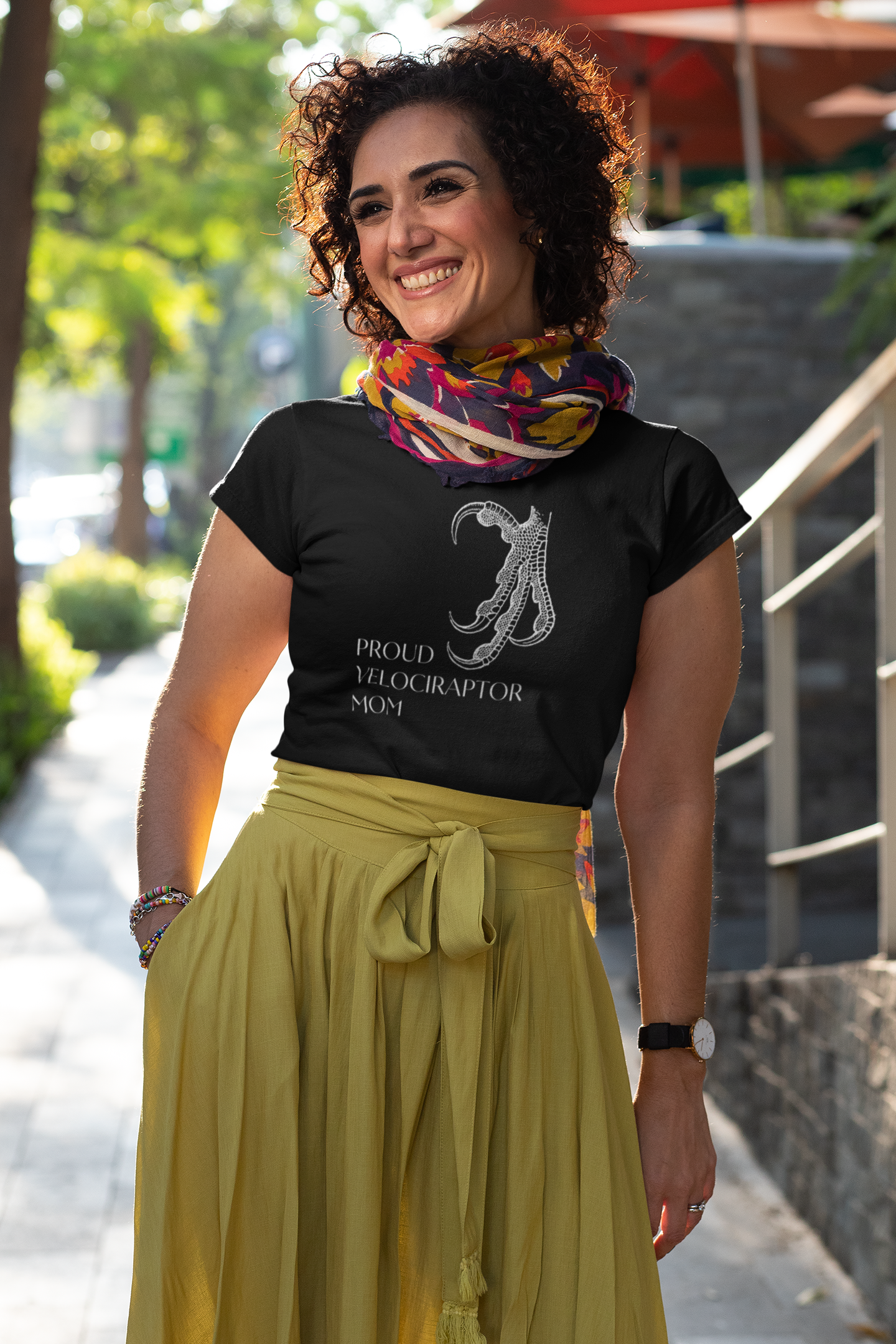 Proud Velociraptor Mom Felnőtt Női póló büszke anyukáknak